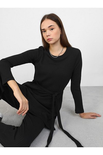 Benin Schwarzes Set aus Camisole-Tunika und Hose mit Gürtel - Basic