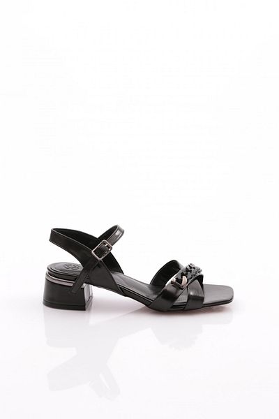 DGN Women's Cross Strap Chain Accessory Low Heel Sandals Black Opening 41421033