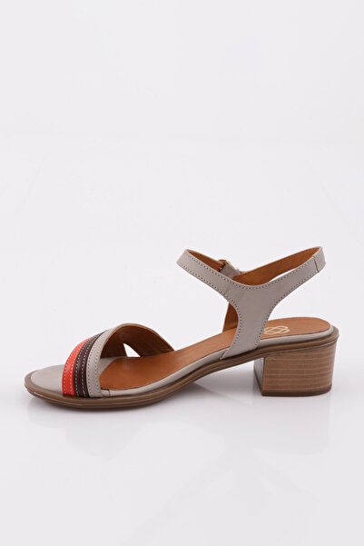 DGN 695 Kadin Çapraz Bantli Bilekten Bağlamali Alçak Topuklu Sandalet