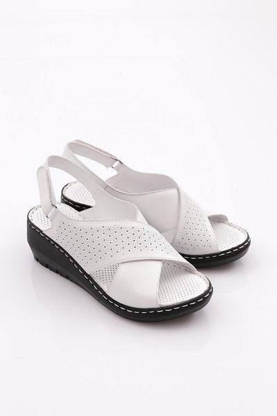 DGN Sandale albe din piele naturală cu toc gros - perforate 211135106