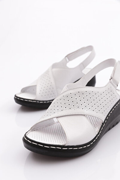 DGN White Genuine Leather Thick Heeled Sandals - Perforated 211135106