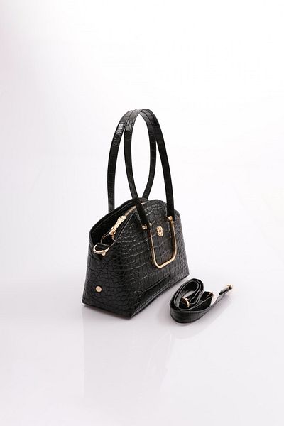 DGN Arm500 Women's Oval Bag with Metal Accessories