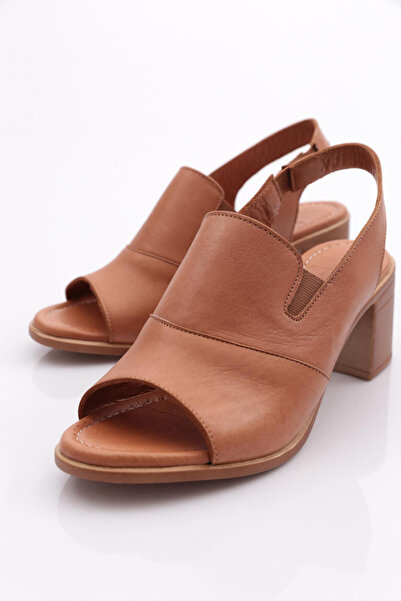 DGN 1825 Model dámských sandálů