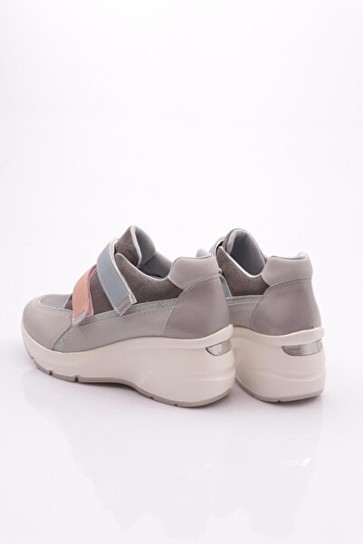 DGN 62169 Kadin Cirtli Spor Ayakkabı