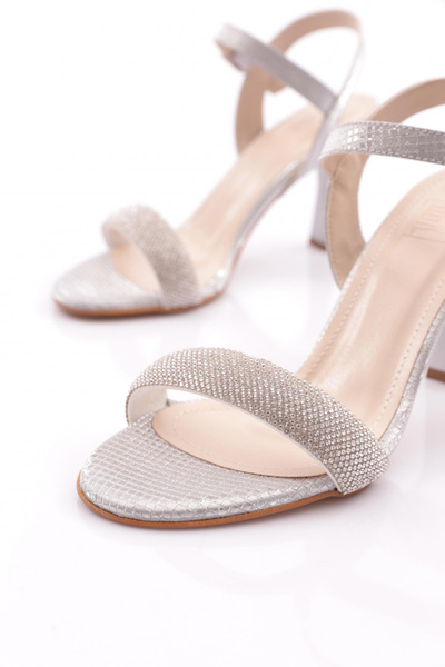 DGN 914 Dámské boty na podpatku vyšívané kamenem