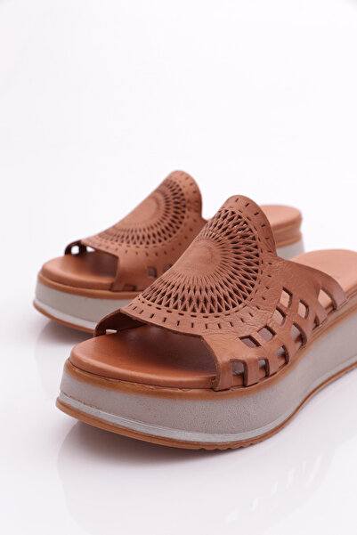 DGN Women's Slippers Tan Model 286135108