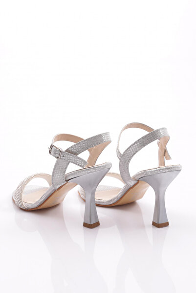 DGN 914 Dámské boty na podpatku vyšívané kamenem