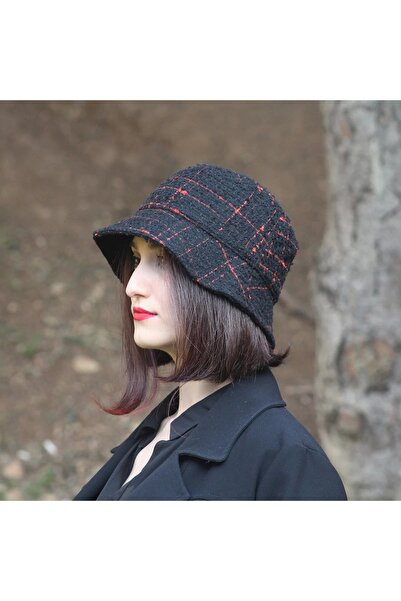 Bay Şapkacı Kışlık Kadın Yün Bermuda Şapka Kırmızı Çizgili Siyah 9898