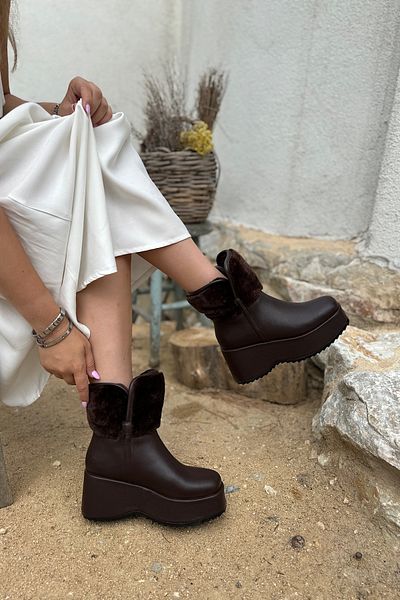 SHOEBELLAS Дамски ботуши Eias Bitter Brown Fluffy Fur Detailed