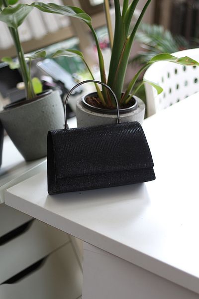 Moom Bag Дамска черна вечерна чанта с метална дръжка