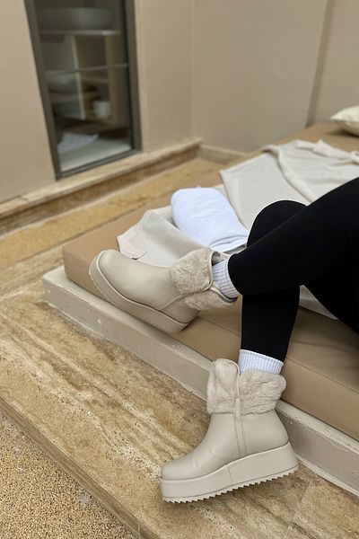 SHOEBELLAS Λεπτομερείς γυναικείες μπότες Sasa Beige Fluffy Fur