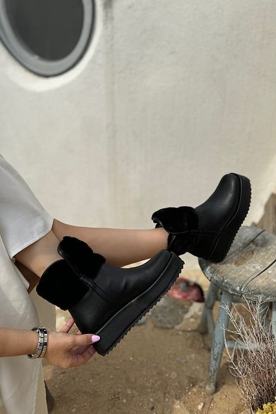 SHOEBELLAS Дамски ботуши Sasa с пухкава кожа и детайли в черно