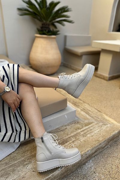 SHOEBELLAS Λεπτομερείς γυναικείες μπότες Maddox Beige Lace Up με φερμουάρ