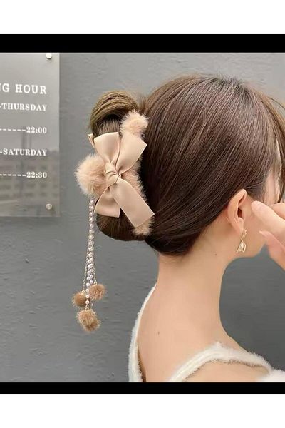 Arescollection Plush Bow Detailed Pearl and Chain Tassel Detail Latch Buckle