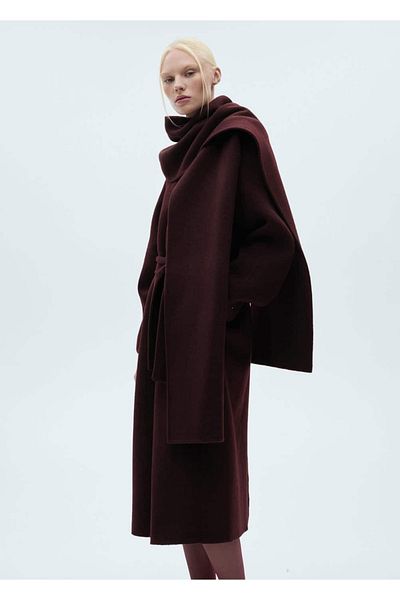 MANGO Woman Mantel – Stilvoll gestalteter Scrollstoff