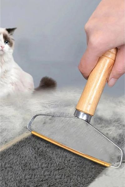 Single Lint and Fluff Collector with Iron Colored Wooden Handle - Cat Dog Cardigan Carpet Fabric