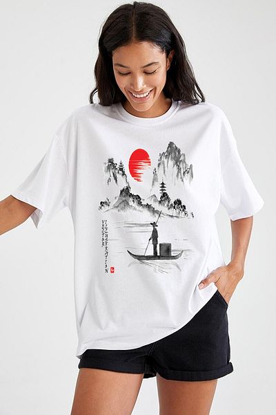 Relax family xf Бяла дамска тениска Oversize - щампа с китайски мотив
