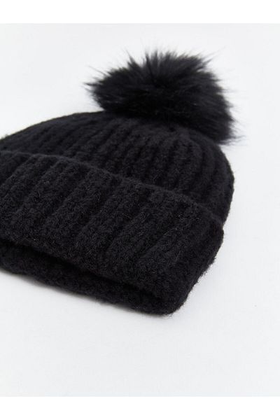 LC Waikiki Damen-Baskenmütze – Plüsch und Pompon-Detail