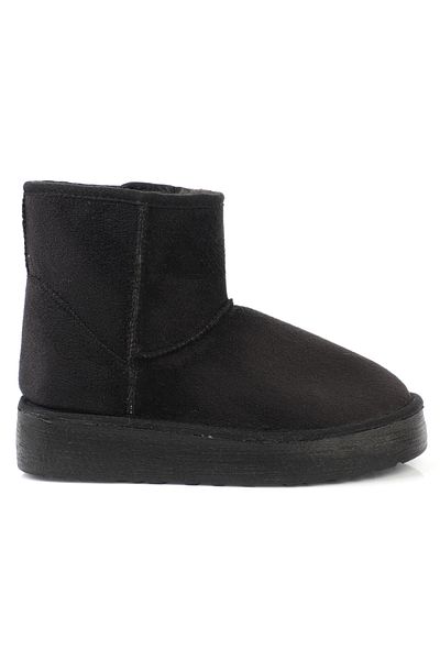 Capone Outfitters Mittelgroße Damenstiefel aus Fell mit dicker Sohle und runder Zehenpartie