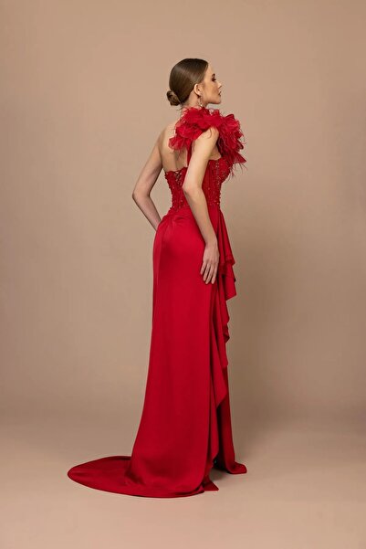 Genel Markalar Tüy ve Fırfır Omuz Detaylı Dar Yırtmaçlı Uzun Elbise