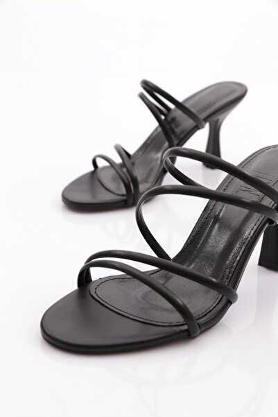 DGN Γυναικείες παντόφλες με τακούνι με λεπτομέρεια μαύρης ρίγας - 10363534