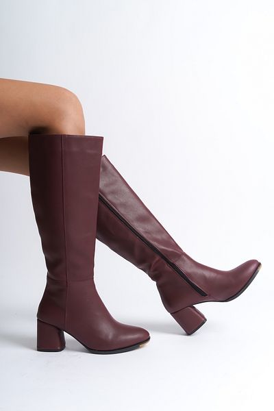Capone Outfitters Damenstiefel mit ovalem Zehenbereich und seitlichem Reißverschluss in Burgunderrot