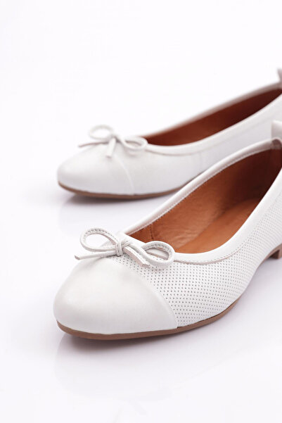 DGN Kadın Fiyonk Detaylı Babet Beyaz Hakiki Deri 251371010