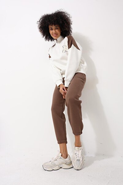 AMİDA Кафяв дамски суитшърт с поло яка и цип, бродерия и голям размер - 2451