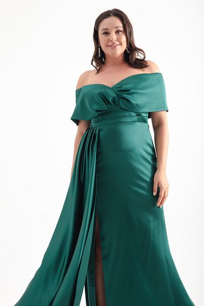 Lafaba Emerald Green Plus Size Long Evening Dress with Boat Neck and Slit Detail