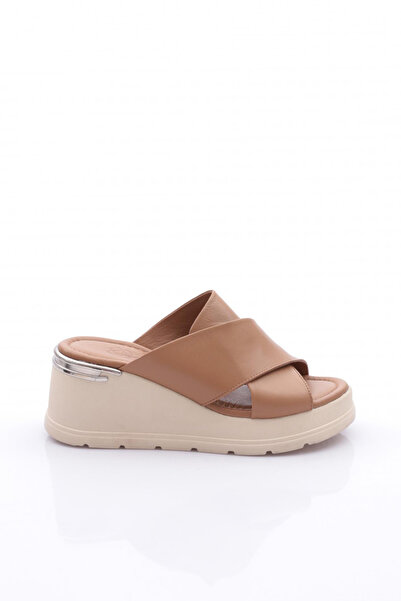 DGN Kadın Kalın Taban Terlik Capıcıno Hakiki Deri 2421035433993