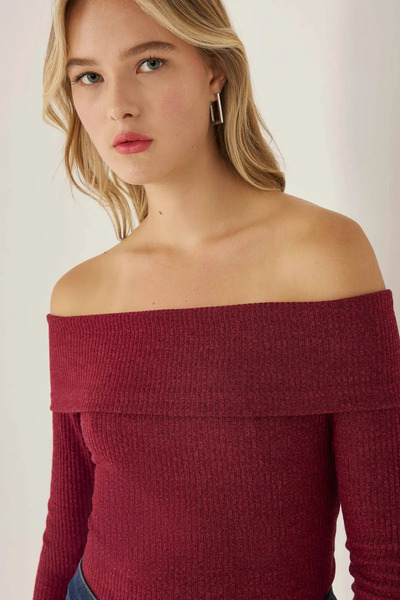 Hiccup Off Shoulder Knitted Top