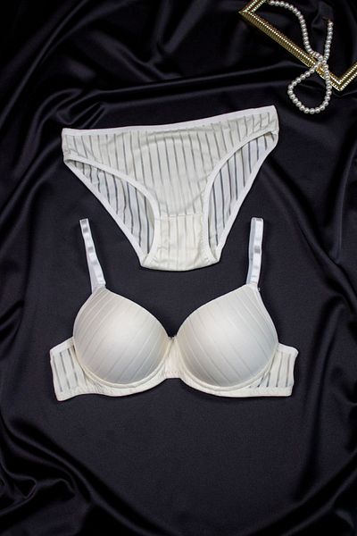 LikeSwan Σετ εσωρούχων Underwire Cream Filled Gatherer