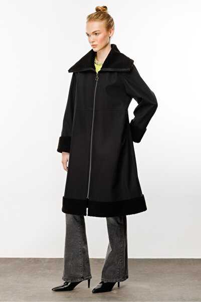 Micca Softy Kol ve Yaka Kürk Detaylı Hafif Rahat Kulanım Sunan İçi Polar Kaplı Kap Manto-Siyah