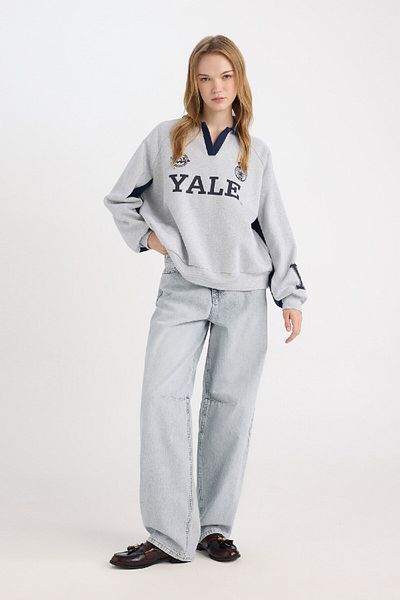 DeFacto Yale University Oversize Wide Fit Polo Neck Printed Thick Sweatshirt D7001Ax24Wn