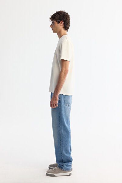 Avva Ανδρικό μπλουζάκι με λαιμόκοψη εκρού με στάμπα ελαστάνης κανονικής εφαρμογής A42Y1011