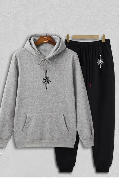 aynewmoda Сив суитшърт с качулка и щампа отпред, горна част и долен край с щампа „Меч и роза“ и черен спортен панталон оверсайз