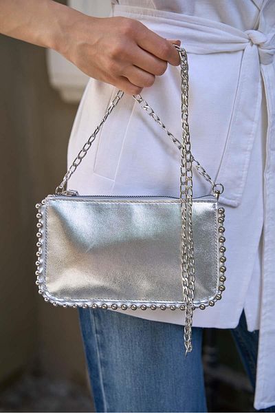 Madamra Silberne Damen-Geldbörse mit Nieten und Kreuzriemen