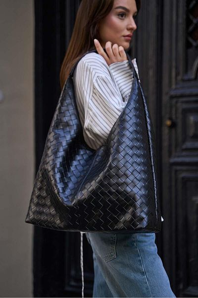 Madamra Schwarze Damen-Umhängetasche aus gestricktem, gemustertem Bottega-Leder