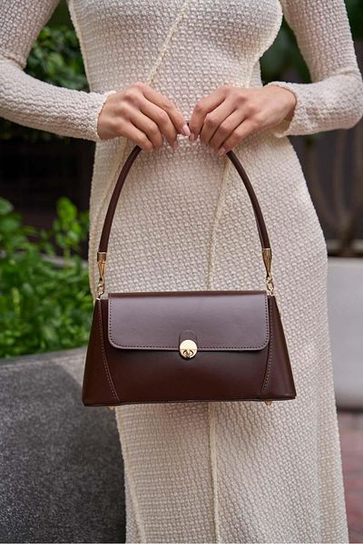 Madamra Braune Damen-Umhängetasche im Retro-Leder-Look mit Frontabdeckung