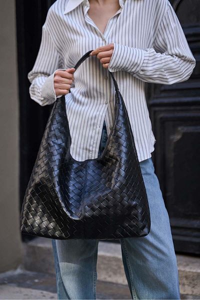 Madamra Schwarze Damen-Umhängetasche aus gestricktem, gemustertem Bottega-Leder