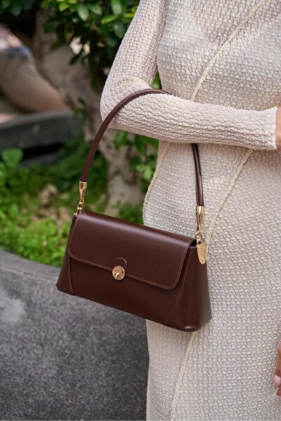 Madamra Hnědá dámská taška přes rameno v retro koženém vzhledu s předním krytem