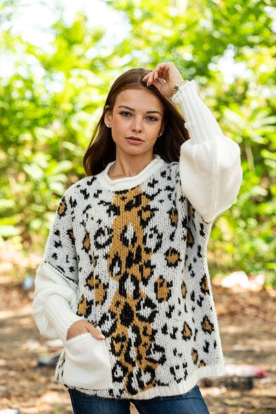 VerdeBlanco Pulover alb din tricotaj gros cu model leopard - detaliu buzunar