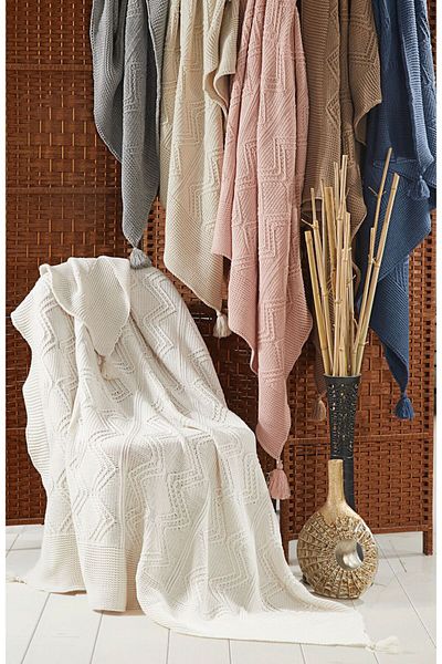 DOUX HOME Pătură TV împletită Selin Knitwear 6 ciucuri 130 X 170 (OS)