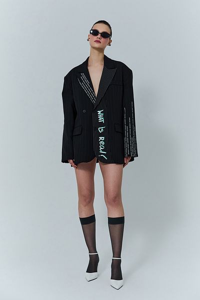 Quzu Bunda s pruhovaným textem s potištěným oversize designem