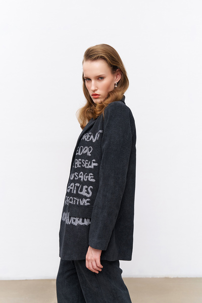 Quzu Антрацитно кадифено сако - яке с щампа с текст