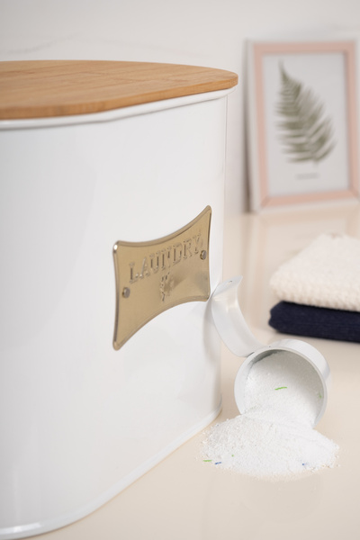 Lura Metal İki Bölmeli Beyaz 12 Lt Bambu Kapaklı Metal Deterjan Tablet Saklama Kutusu - Banyo Düzenleyici