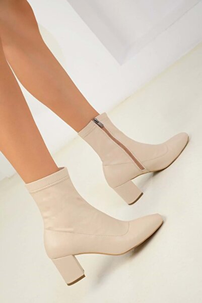 KOCAMANLAR Feles Kadın Dikiş Detaylı Arkası Fermuarlı Streç Topuklu Kadın Bot BEJ