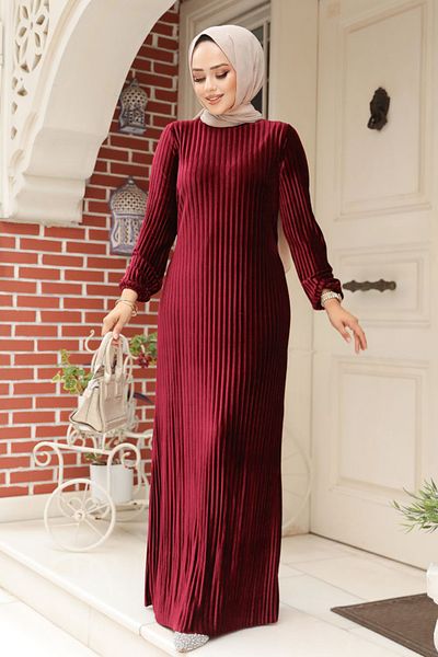 Neva Style Rochie Hijab din catifea burgundă - plisată, Model Nr: 22751BR