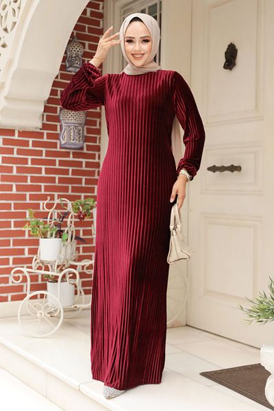 Neva Style Rochie Hijab din catifea burgundă - plisată, Model Nr: 22751BR