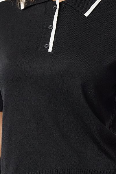 Trendyol Collection Prémiová černá blůza z blokovaného úpletu - Twoaw25Bz00003